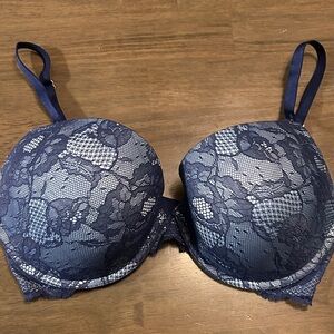 💙💙 Victoria's Secret Biofit Demi Uplift bra in a navy blue lace 34DD